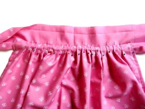 Dirndlschürze raffen