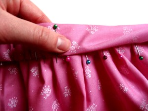 Dirndlschürze raffen