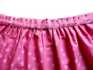 Dirndlschürze raffen