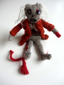 Strick-Zombie mit Strick-Magen