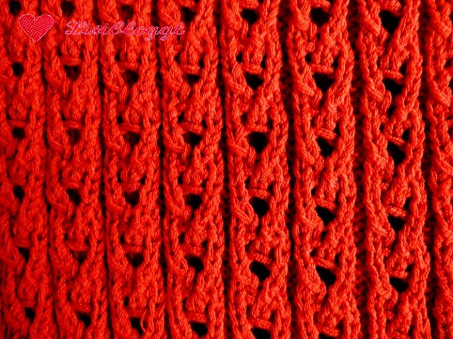 Anleitung: Rostroter Loop-Schal mit Ajourmuster