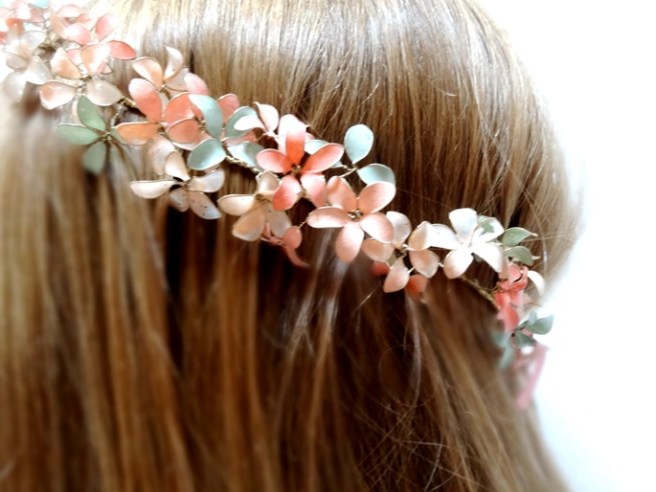 Warum niemand aus seiner (DIY-) Haut kann oder muss - Blumenkranz mit Nagellack