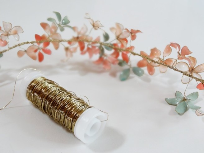 Warum niemand aus seiner (DIY-) Haut kann oder muss - Blumenkranz mit Nagellack