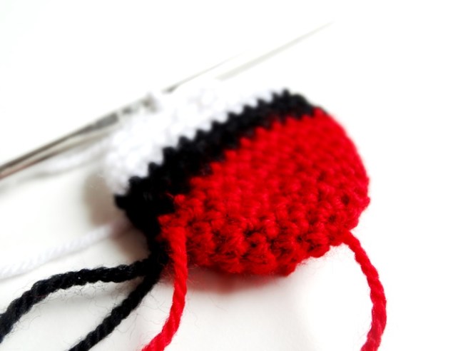 Entdeckung der Woche: Amigurumi-Pokéball häkeln mit "Ribbelmonster"