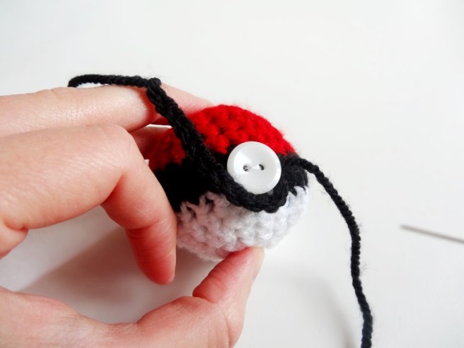 Entdeckung der Woche: Amigurumi-Pokéball häkeln mit "Ribbelmonster"