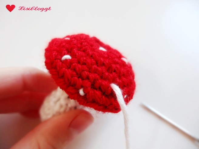 Anleitung: Amigurumi-Fliegenpilze häkeln