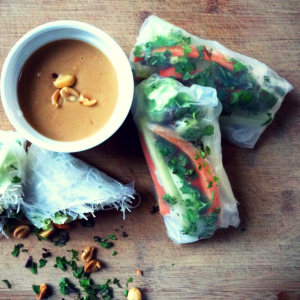 vegane sommer rollen mit erdnuss sauce