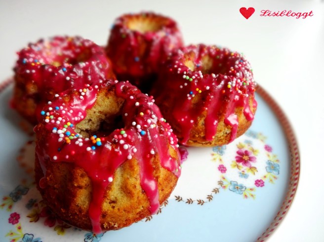 Rezept: Mini-Kirsch-Gugelhupfe mit Kichererbsenmehl (vegan, glutenfrei)