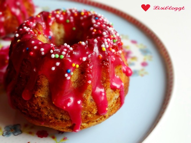 Rezept: Mini-Kirsch-Gugelhupfe mit Kichererbsenmehl (vegan, glutenfrei)