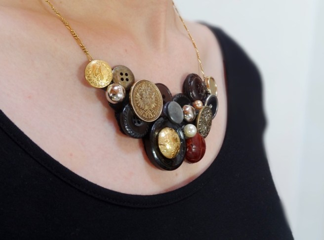 Entdeckung der Woche: Statement-Kette aus Knöpfen