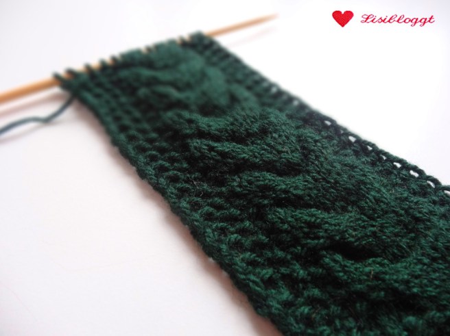 Anleitung: Stirnband mit gegenläufigem Zopf stricken