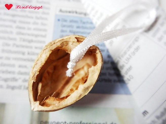 Anleitung: Goldene Weihnachts-Walnüsse