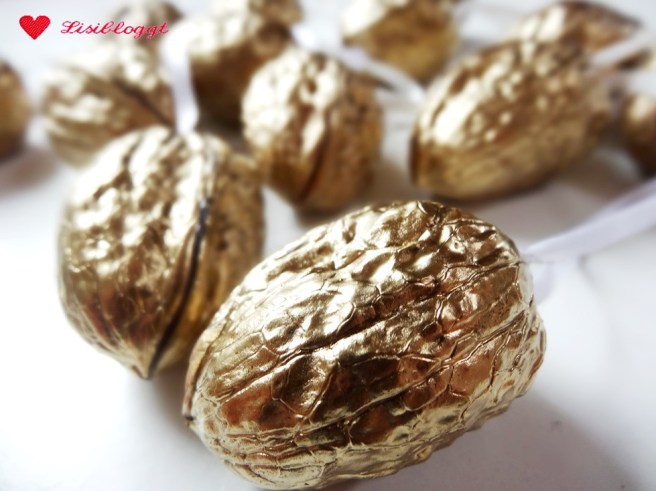 Anleitung: Goldene Weihnachts-Walnüsse