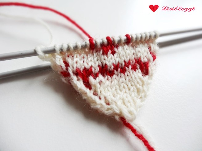 Anleitung: Herz-Anhänger mit Norwegermuster stricken