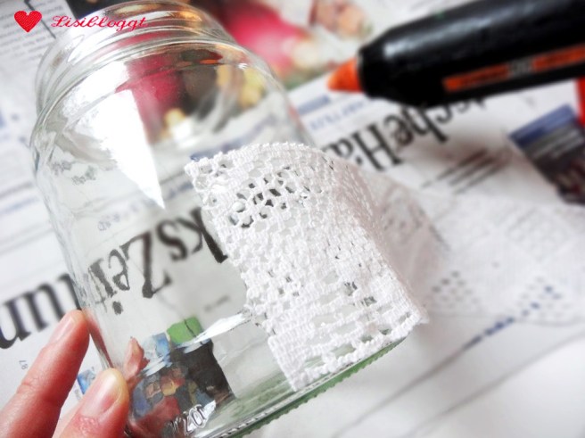 Anleitung: DIY-Windlicht mit Spitze und Knöpfen