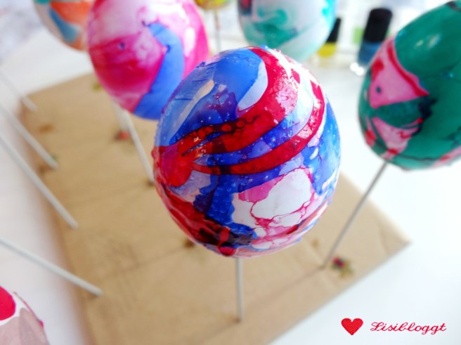 Anleitung: Ostereier marmorieren mit Nagellack