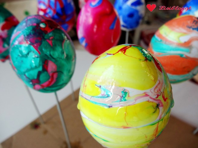 Anleitung: Ostereier marmorieren mit Nagellack