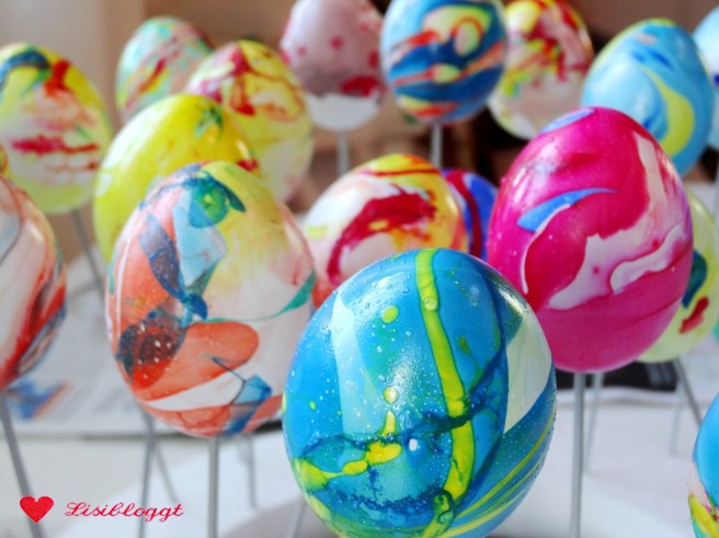 Anleitung: Ostereier marmorieren mit Nagellack