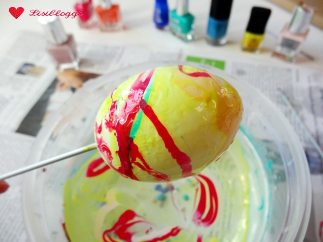 Anleitung: Ostereier marmorieren mit Nagellack