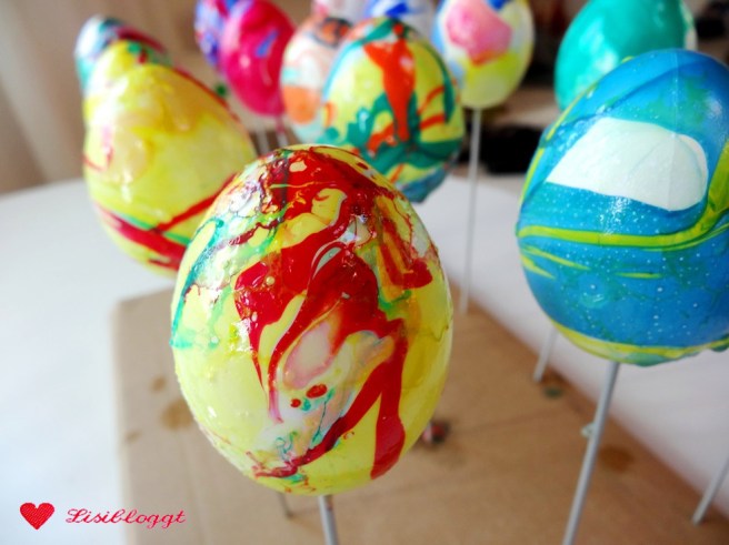 Anleitung: Ostereier marmorieren mit Nagellack