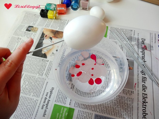 Anleitung: Ostereier marmorieren mit Nagellack