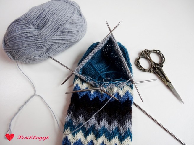 Anleitung: Socken mit Zickzack-Muster stricken