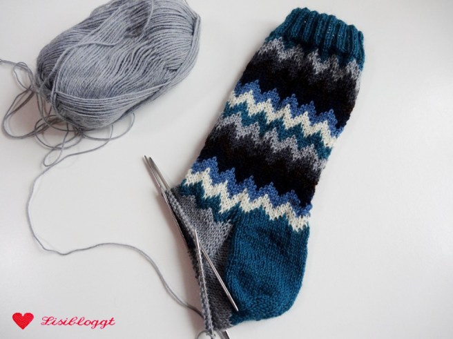 Anleitung: Socken mit Zickzack-Muster stricken