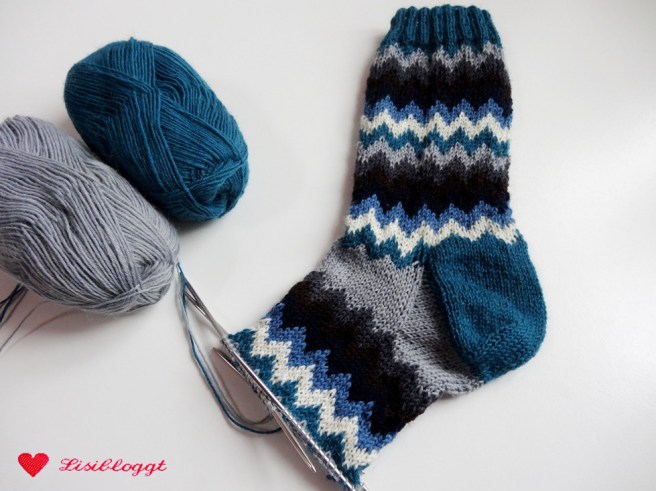 Anleitung: Socken mit Zickzack-Muster stricken
