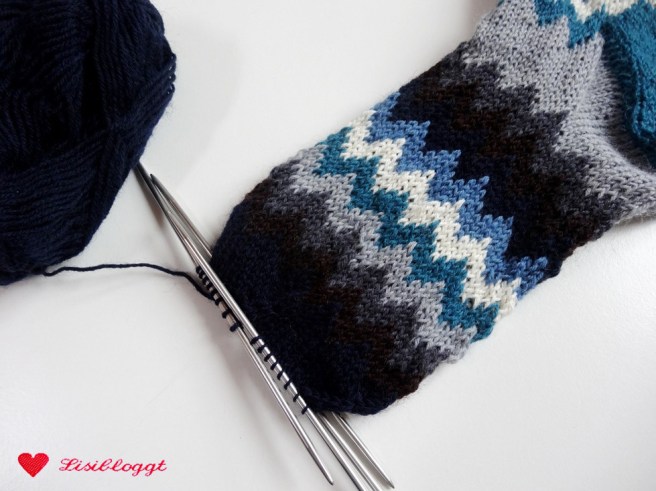 Anleitung: Socken mit Zickzack-Muster stricken