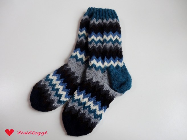 Anleitung: Socken mit Zickzack-Muster stricken