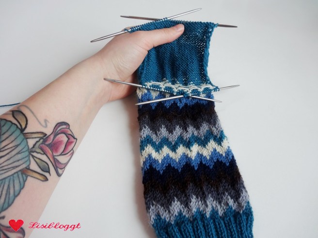 Anleitung: Socken mit Zickzack-Muster stricken