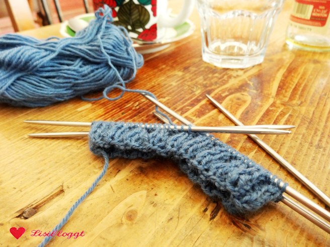 Anleitung: Norwegersocken mit einfachem Herzmuster stricken