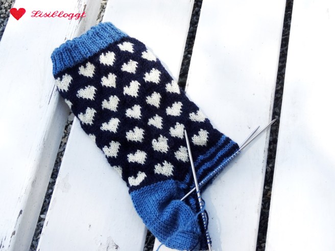Anleitung: Norwegersocken mit einfachem Herzmuster stricken
