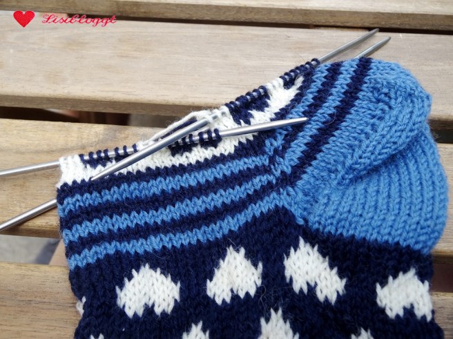 Anleitung: Norwegersocken mit einfachem Herzmuster stricken