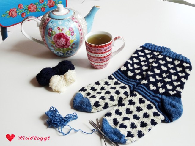 Anleitung: Norwegersocken mit einfachem Herzmuster stricken