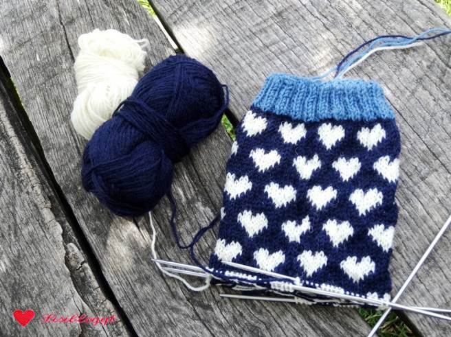 Anleitung: Norwegersocken mit einfachem Herzmuster stricken
