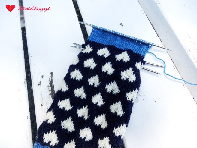 Anleitung: Norwegersocken mit einfachem Herzmuster stricken