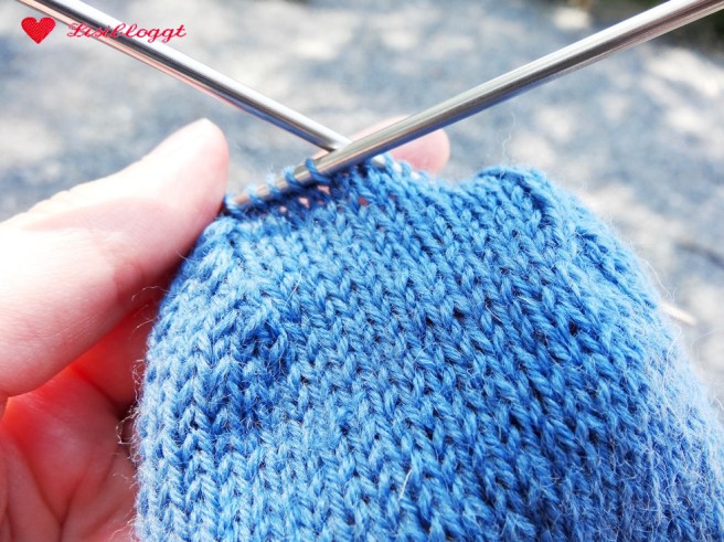 Anleitung: Norwegersocken mit einfachem Herzmuster stricken