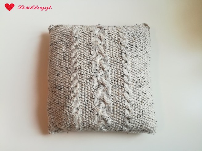 Anleitung: Kissenbezüge mit Zopfmuster stricken