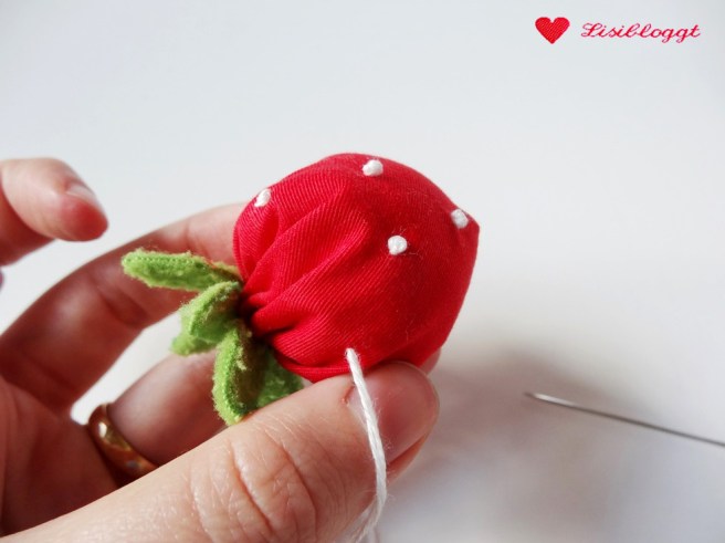 Anleitung: Erdbeeren fuer den Kaufladen naehen