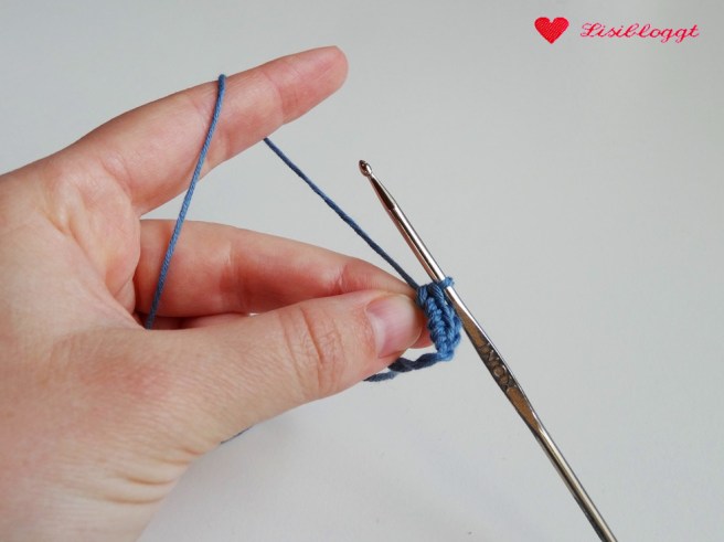 Anleitung: DIY-Mobile aus Haekelfischen