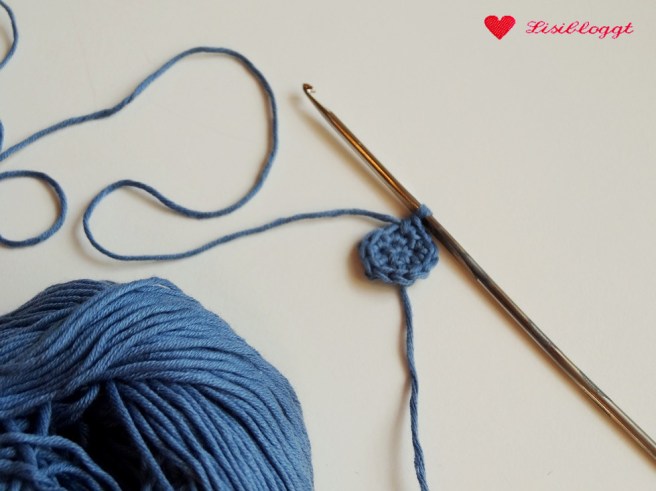 Anleitung: DIY-Mobile aus Haekelfischen