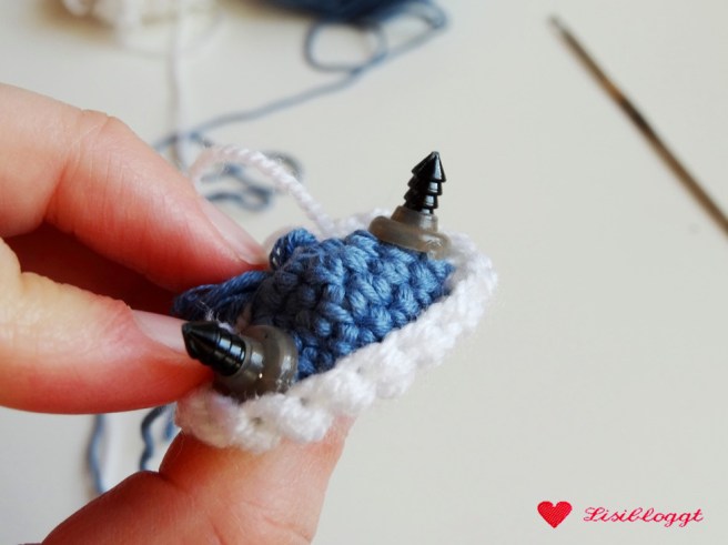 Anleitung: DIY-Mobile aus Haekelfischen